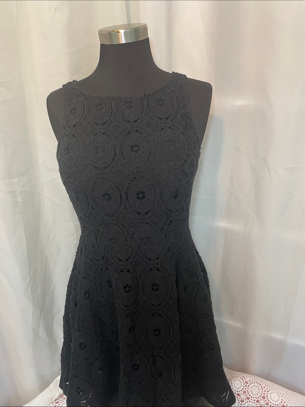 BB Dakota Classic Black Lace Fit & Flare Dress Size 8 Pit to Pit 18 Length 32